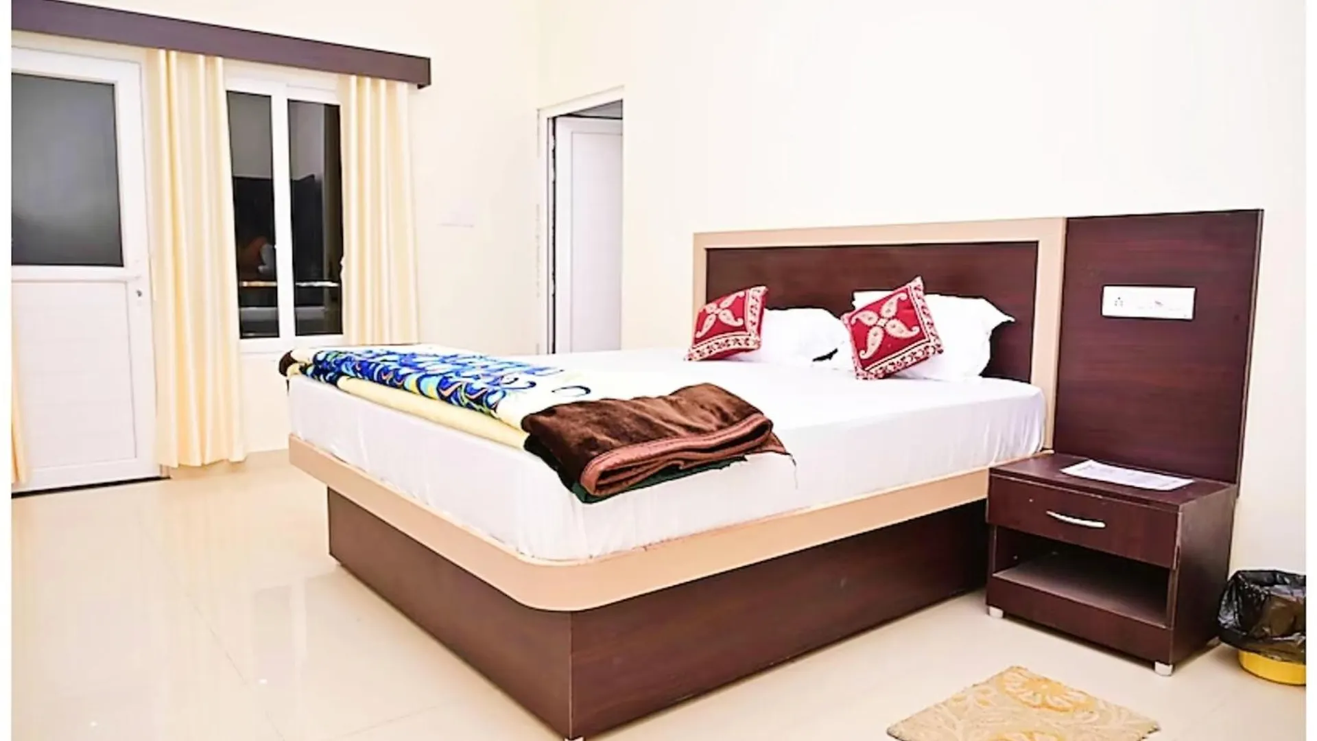 Hotel Nath # Palace Near Kashi Vishwanath Temple - Free Public Parking And Wifi Facilities - Air Conditioning Room 바라나시