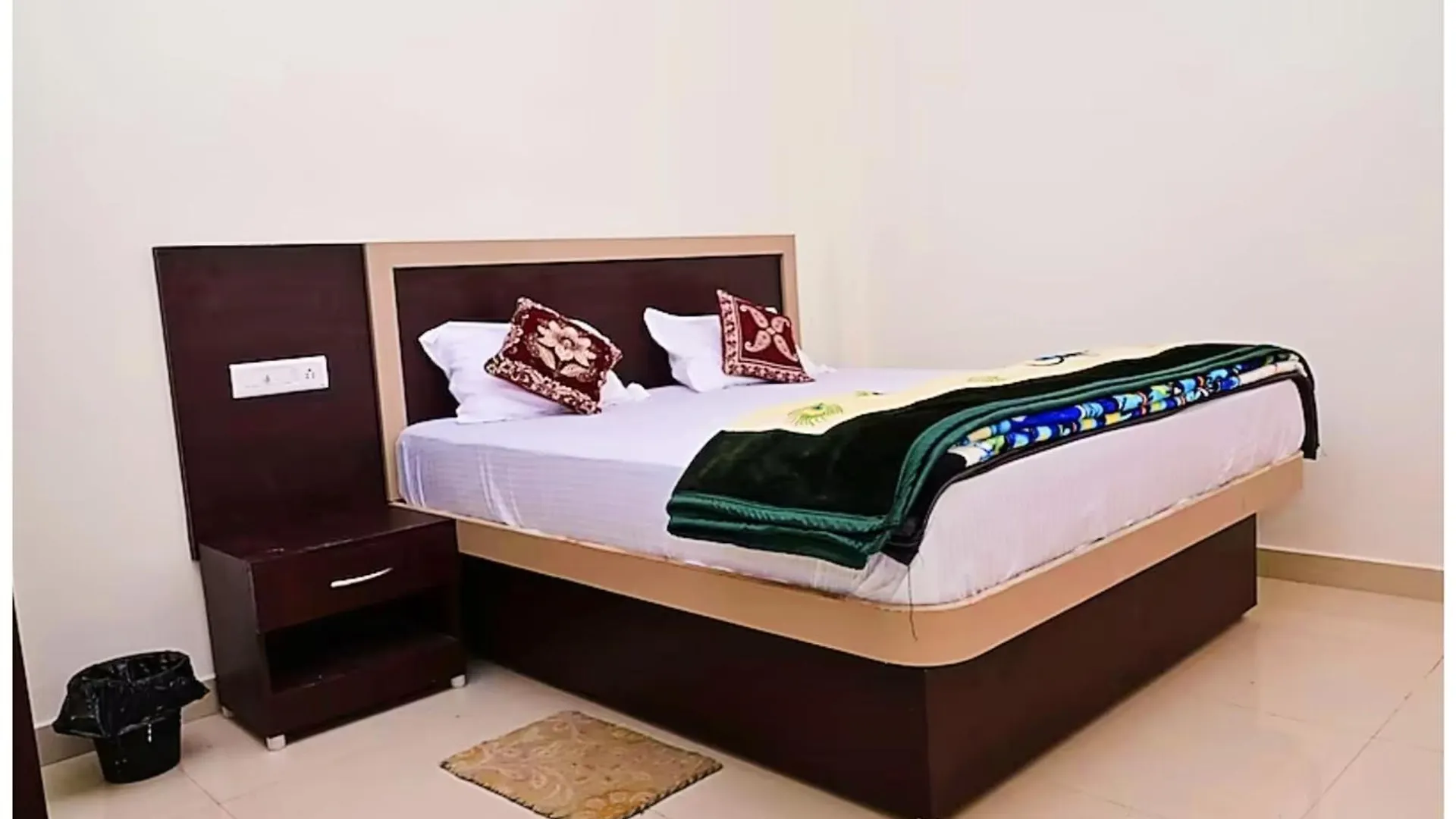 Hotel Nath # Palace Near Kashi Vishwanath Temple - Free Public Parking And Wifi Facilities - Air Conditioning Room 바라나시