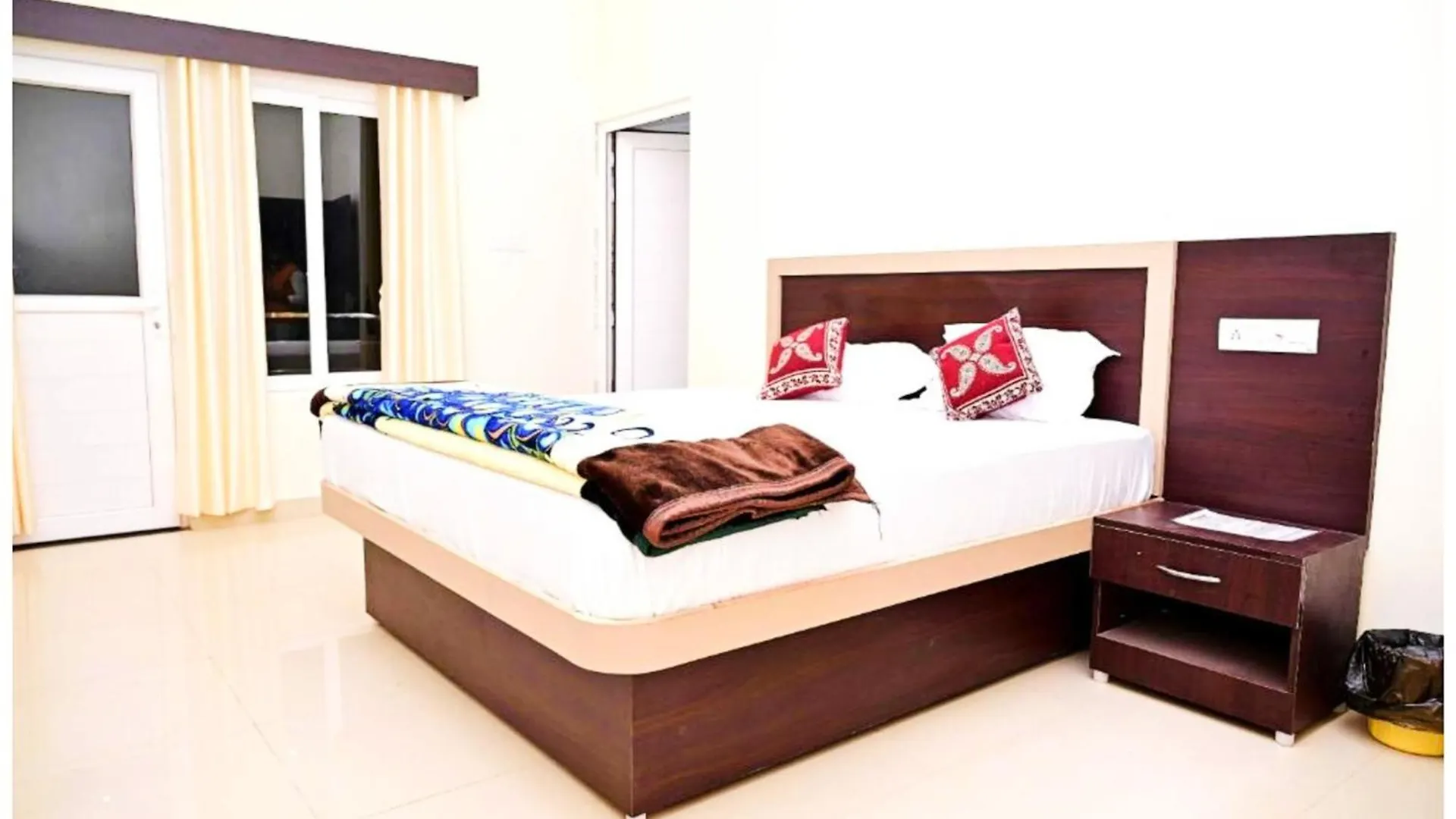Hotel Nath # Palace Near Kashi Vishwanath Temple - Free Public Parking And Wifi Facilities - Air Conditioning Room 바라나시