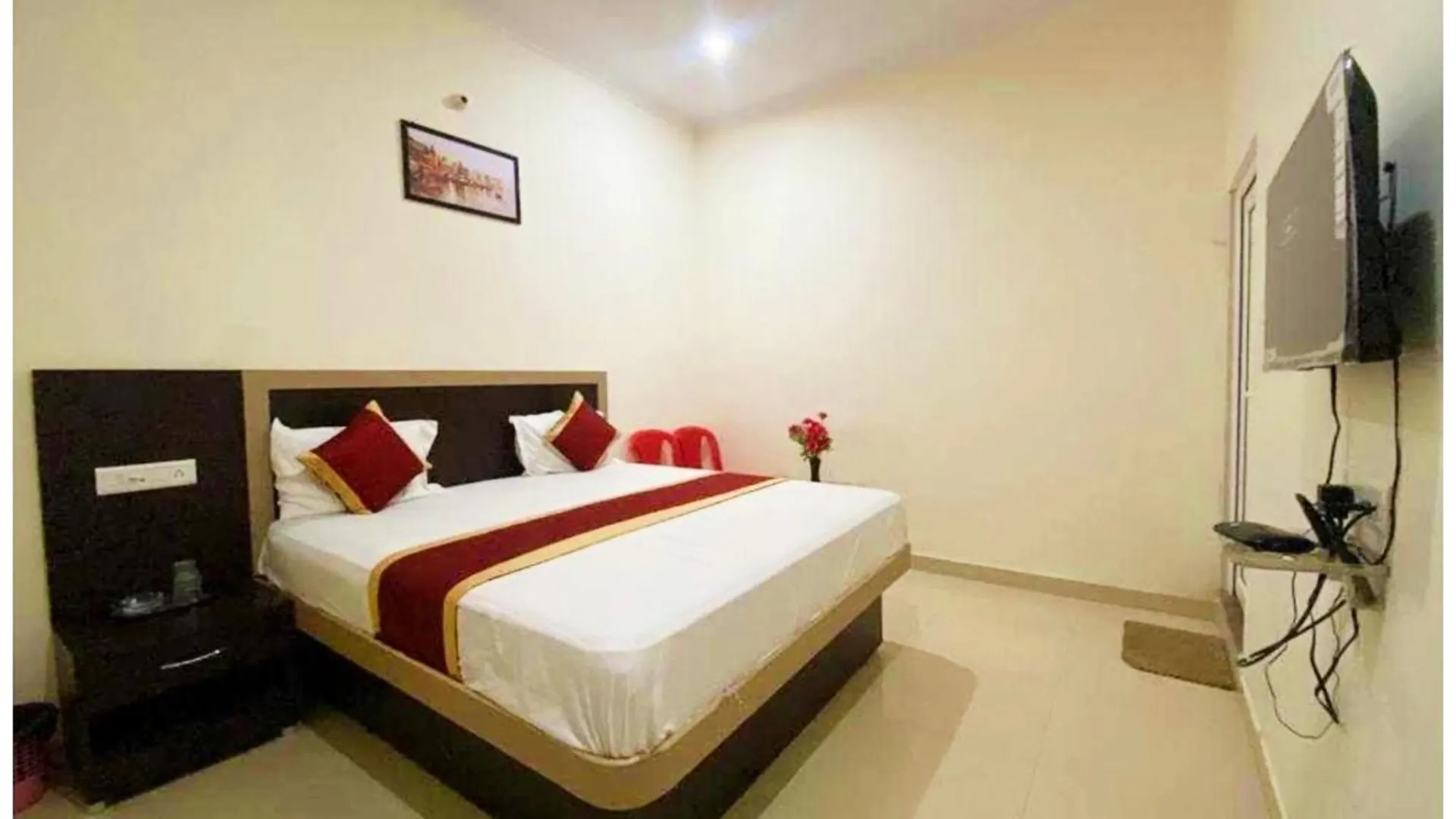 Hotel Nath # Palace Near Kashi Vishwanath Temple - Free Public Parking And Wifi Facilities - Air Conditioning Room 바라나시