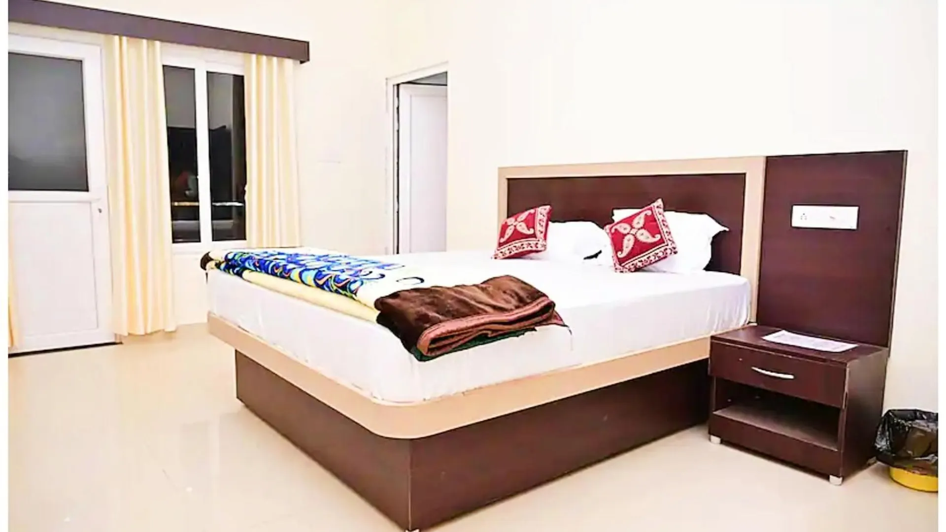 Hotel Nath # Palace Near Kashi Vishwanath Temple - Free Public Parking And Wifi Facilities - Air Conditioning Room 바라나시