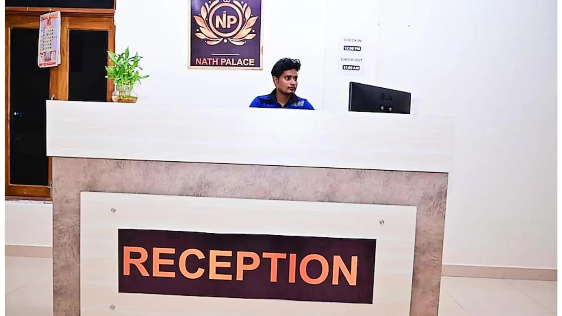 Hotel Nath # Palace Near Kashi Vishwanath Temple - Free Public Parking And Wifi Facilities - Air Conditioning Room 바라나시